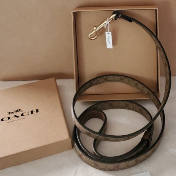Coach Other - JUST SOLD ELSEWHERE Small Pet Leash Coach Khaki Saddle Signature Cross…